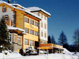 Hotel Costabella, hótel í Passo San Pellegrino