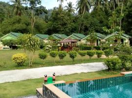 Tara Resort, hotel con estacionamiento en Nathon