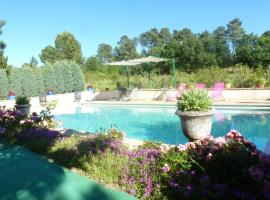 DOMAINE DU PLANAS - ARCADES, hotel in Ailhon