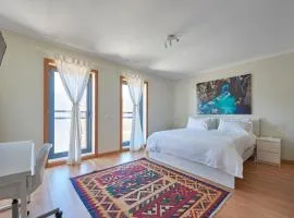 Algarve Oceanfront Luxury Apartment w Pool