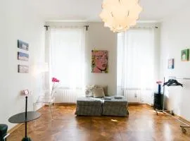 Alla Scalinata del Teatro Rossetti parcheggio