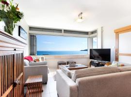 Apartment on the Beach located at The Sands, hotel in Onetangi