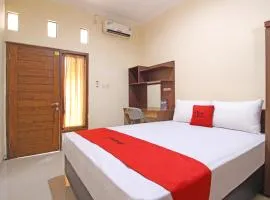 RedDoorz near Hartono Mall 3