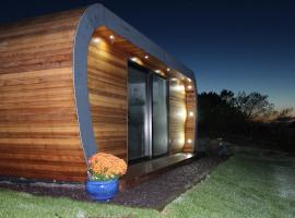 The Pod & Cwtch luxury accommodation, hotel u gradu Aberaeron