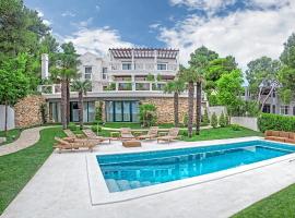 Villa Richi, hotel i Slatine