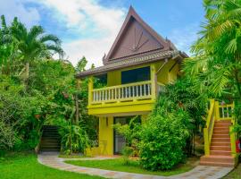 Chez Charly Bungalow, guest house in Nai Yang Beach