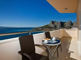 Villa Omis Michy - family house for big and small groups, hotel en Omiš