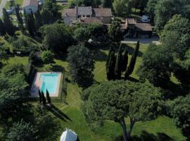 Villa Toscane - Atelier d'Artistes et B&B à 20 mn de Toulouse, hotel perto de Toulouse Palmola Golf Course, Azas