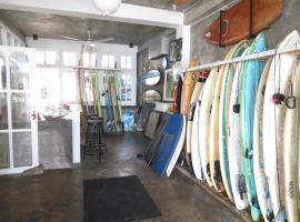 Mountain Wave Hotel and Surfshop、ヒッカドゥワのホテル