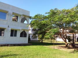 Royal Palms Apartment A4: Mombasa şehrinde bir otel