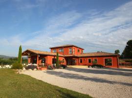 Vacancéole - Le Domaine du Lac, hotel v destinaci Chateauneuf-sur-Isere