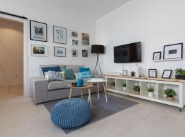 PRECIOSO APT DISEÑO 2 HAB SEVILLA, hotel in Seville