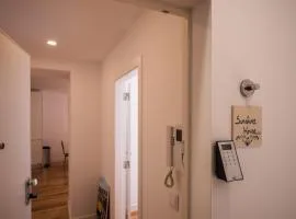 Sunshine House - Exclusive Apartment - Home By The Castle