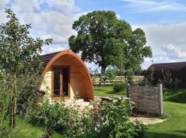 Campion Glamping Pod, hotel in Cheltenham