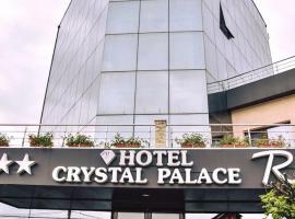 Hotel Crystal Palace – hotel w mieście Râmnicu Vâlcea