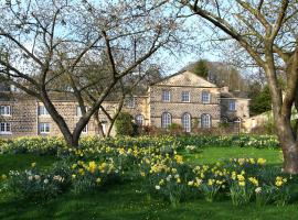 Harewood Estate Cottages, hotel with parking in Harewood