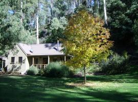 shady brook cottages, casa rústica em Harrietville