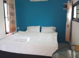 น้องใหม่ รีสอร์ท, hotel v destinaci Ban Phue