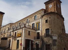Hotel Palazzo Salerno, hotel para famílias em Roggiano Gravina