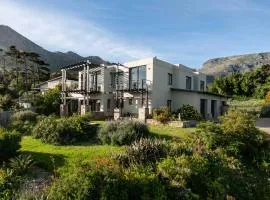 Chapman's View Villa - with solar backup power