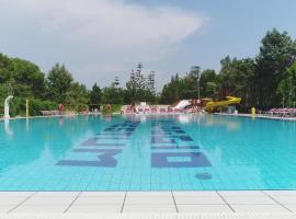 Camping Villaggio Paestum, tjaldstæði í Foce del Sele