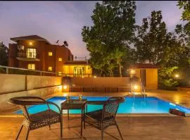 SaffronStays Ekaant, Vikramgad - party-perfect pool villa with spacious lawn