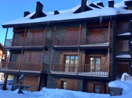 Apartamento frente Pistas de Esquí La Molina, hotel perto de Eslalom la Pleta, La Molina