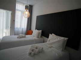 Stylish house - air cond, breakfast, free parking, hotell i Vila Nova de Gaia