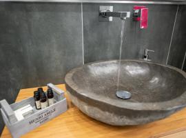 Hermes rooms for tourists, hotel para golfe em N&aacute;poles