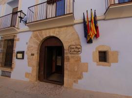 Aparthotel SPA Don Iñigo de Aragón, hotel dengan parking di Las Cuevas de Cañart