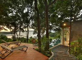 Ambong Pool Villas - Private Pool