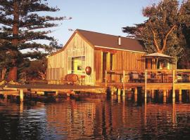 Boathouse - Birks River Retreat, מלון עם חניה בגולוואה