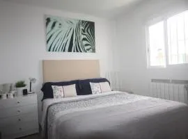 LITTLE PEACEFUL RETREAT Room with bath, Heating, Terrace, Free Wifi Fridge Easy parking