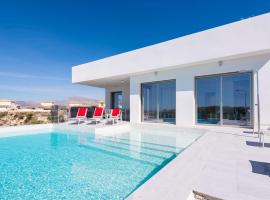 Stunning Villa Mistral Private pool, hotell i Busot