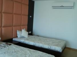 goolkhush resort bordi, hotel v destinaci Gholvad