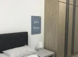 SINGGAH Putrajaya - 3 Bedrooms with Pool and KL View