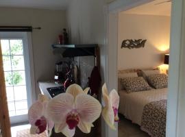 Mediteranean style Ohana Rental / Garden Bungalow in Pahoa, hotel v destinaci Honolulu Landing