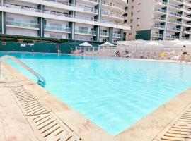 Luxury Apt with Side Seaviews and Pool, Best Location, hotel di Sliema