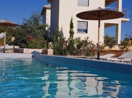 Luxurious villa at a unique spot, hotell i Agios Nikolaos