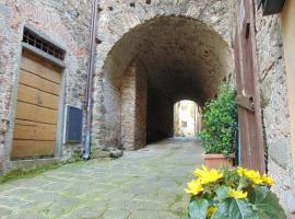 Appartamenti Sol & Sombra in Barga, hotel en Barga