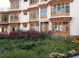 Zee Guest House, hotel cerca de Shanti Stupa, Leh