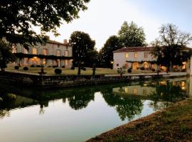 DOMAINE de la PARTOUCIE, hotel con estacionamiento en Confolens