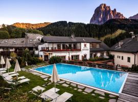 Vitalpina Hotel Dosses, lúxushótel í Santa Cristina in Val Gardena