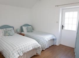 Elm Cottage Touring Park, hotel with parking in Whitegate