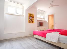 Tagus 5 Colours Suites, гостевой дом в городе Алжеш