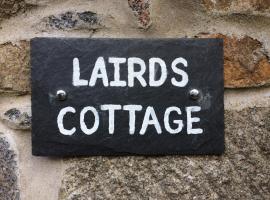 LAIRDS COTTAGE, hotel with parking in Stuartfield