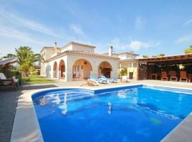 Sant Daniel Villa Sleeps 8 Pool WiFi, hotel em San Daniel