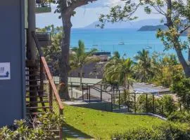 Airlie Guest House、エアリービーチの駐車場付きホテル