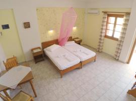 Tarsanas Beach, serviced apartment in Kokkari