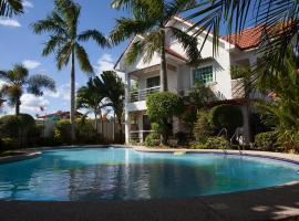 Sir Nico Guesthouse and Resort, מלון עם חניה בPlaridel